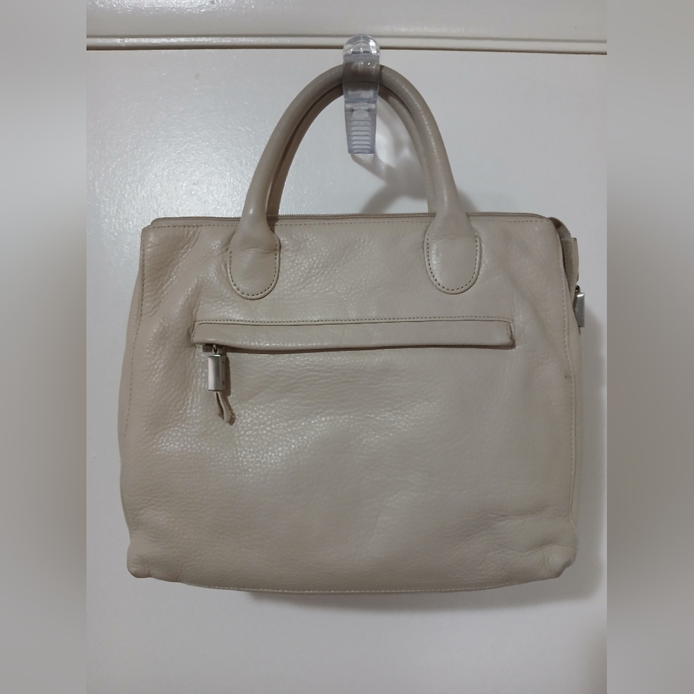 Women's Stone Moutain purse, Color off white or creme color,